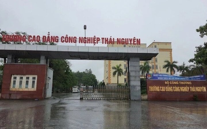 Gửi mẫu giám định để làm rõ vụ hàng loạt học sinh Thái Nguyên nhập viện, 1 người tử vong- Ảnh 1.