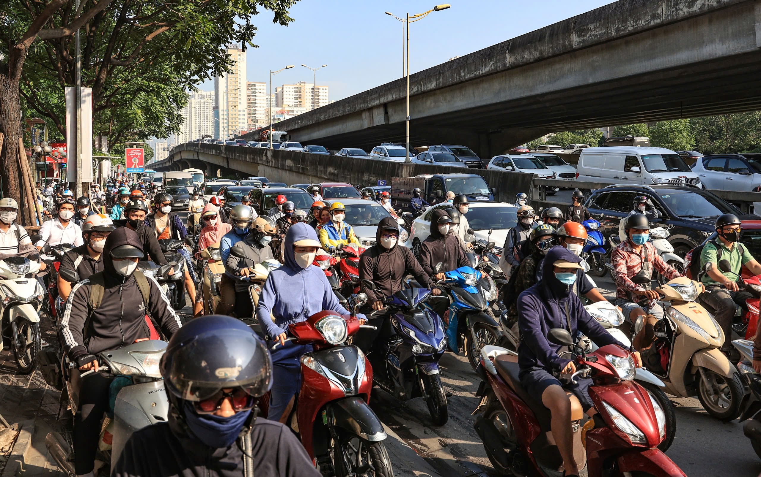 Ngày đầu đi làm sau nghỉ lễ, đường phố chật cứng người, xe- Ảnh 9.