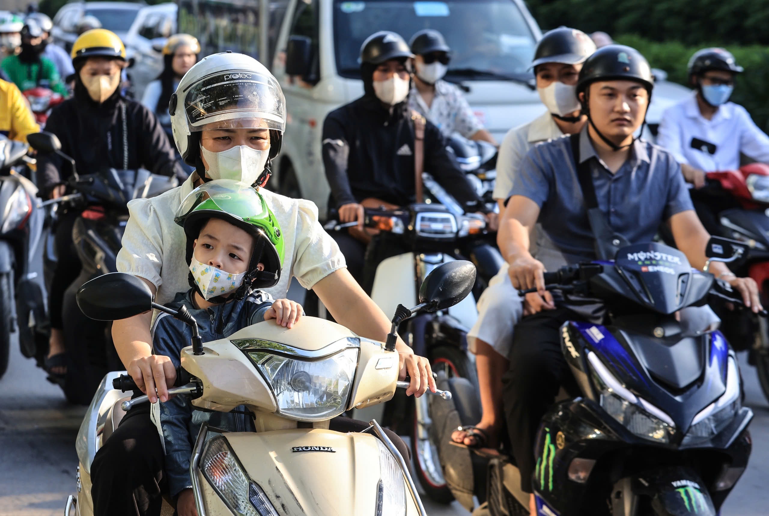 Ngày đầu đi làm sau nghỉ lễ, đường phố chật cứng người, xe- Ảnh 7.