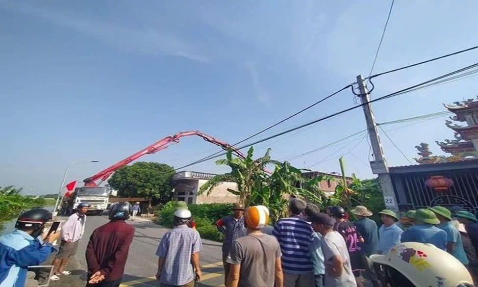 Cần cẩu bơm bê tông bị gãy, một thợ xây tử vong- Ảnh 1.