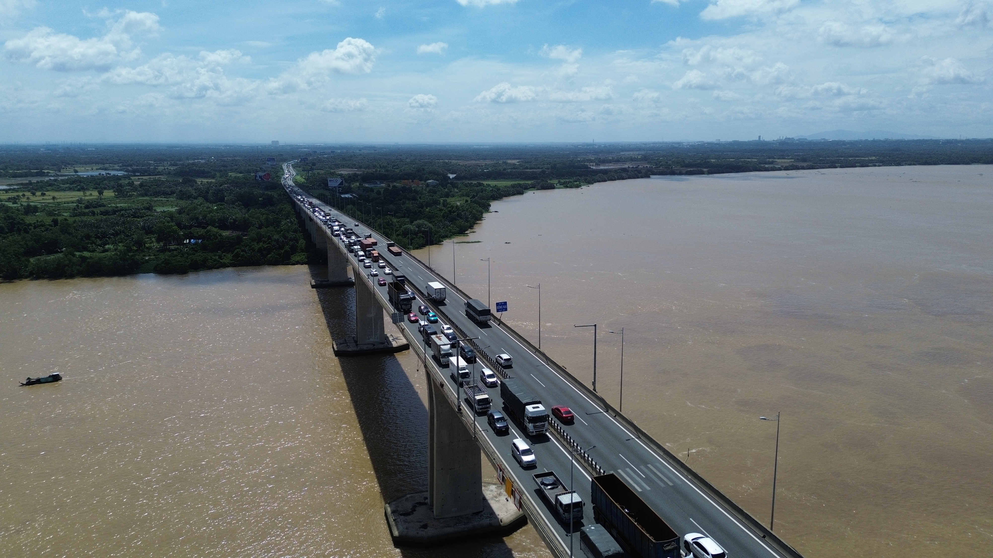 Xuyên đêm sửa chữa khe co giãn cầu Long Thành- Ảnh 5.