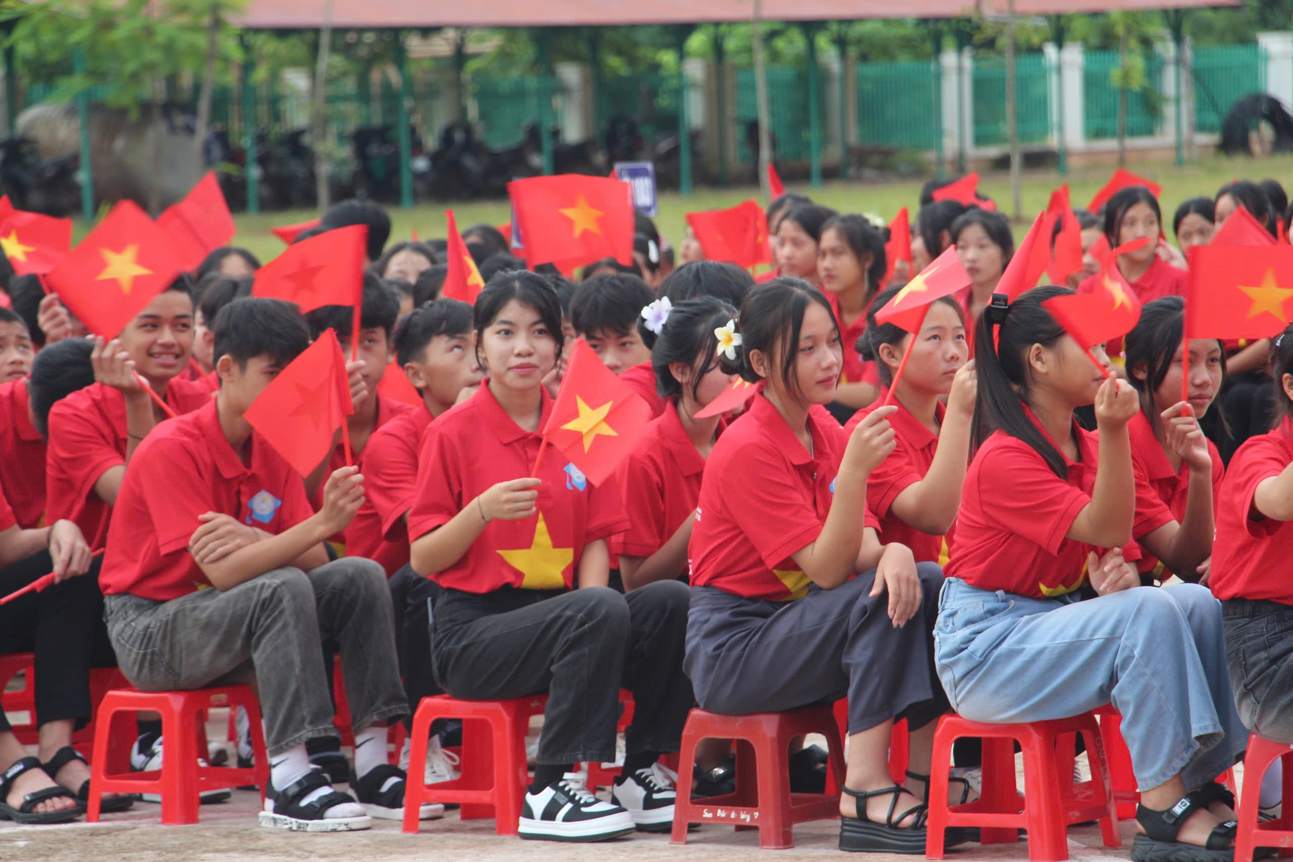 Học sinh vùng lũ Tây Bắc nô nức chào đón năm học mới- Ảnh 3.