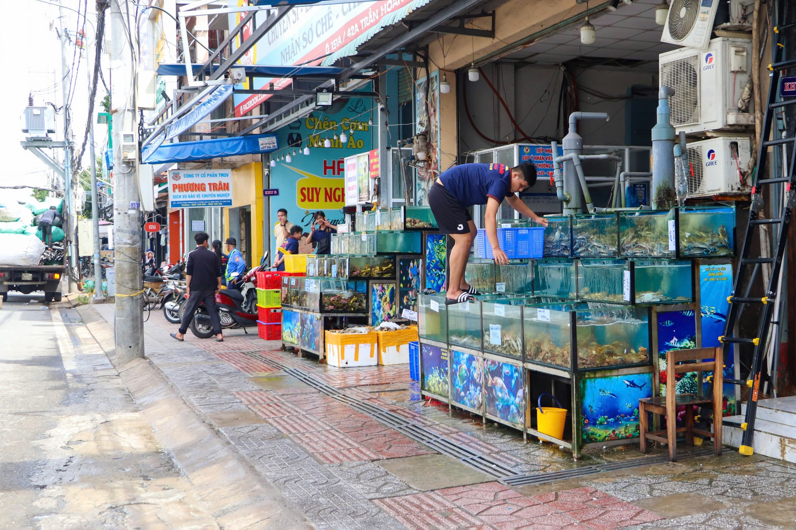 Cần Thơ mạnh tay xử lý các vi phạm giao thông ở đường dẫn cầu Trần Hoàng Na- Ảnh 8.