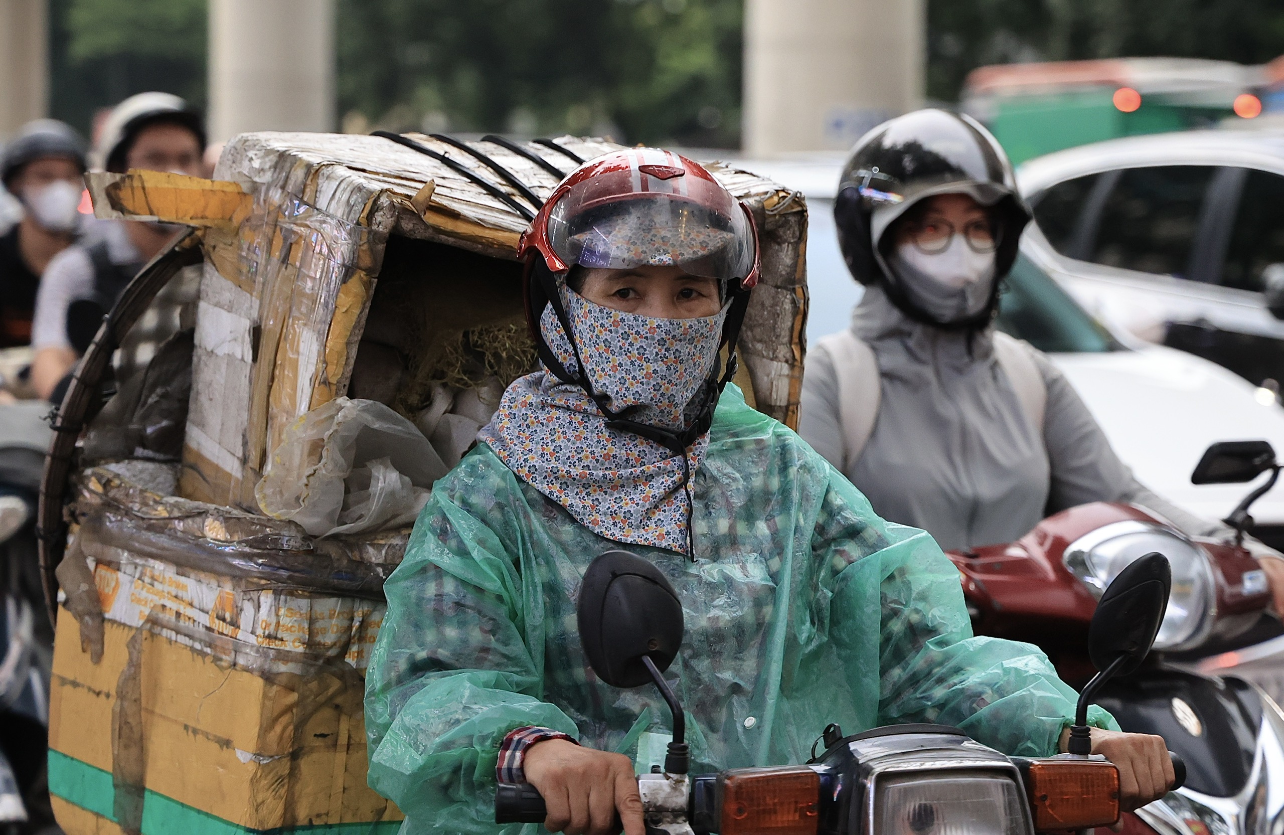 Hà Nội: Nhiều tuyến đường tắc cứng sau trận mưa dông trước bão số 3- Ảnh 10.