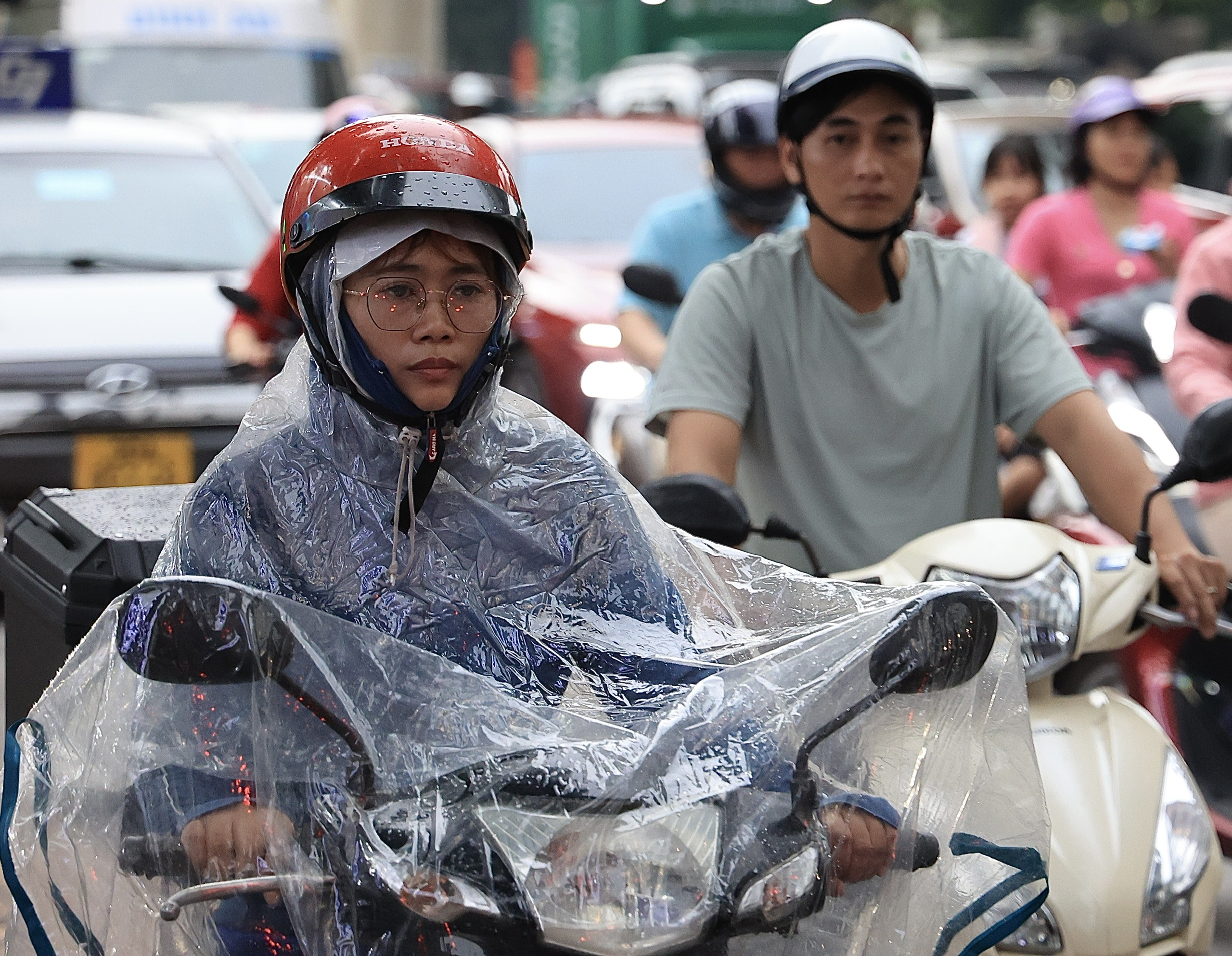 Hà Nội: Nhiều tuyến đường tắc cứng sau trận mưa dông trước bão số 3- Ảnh 11.