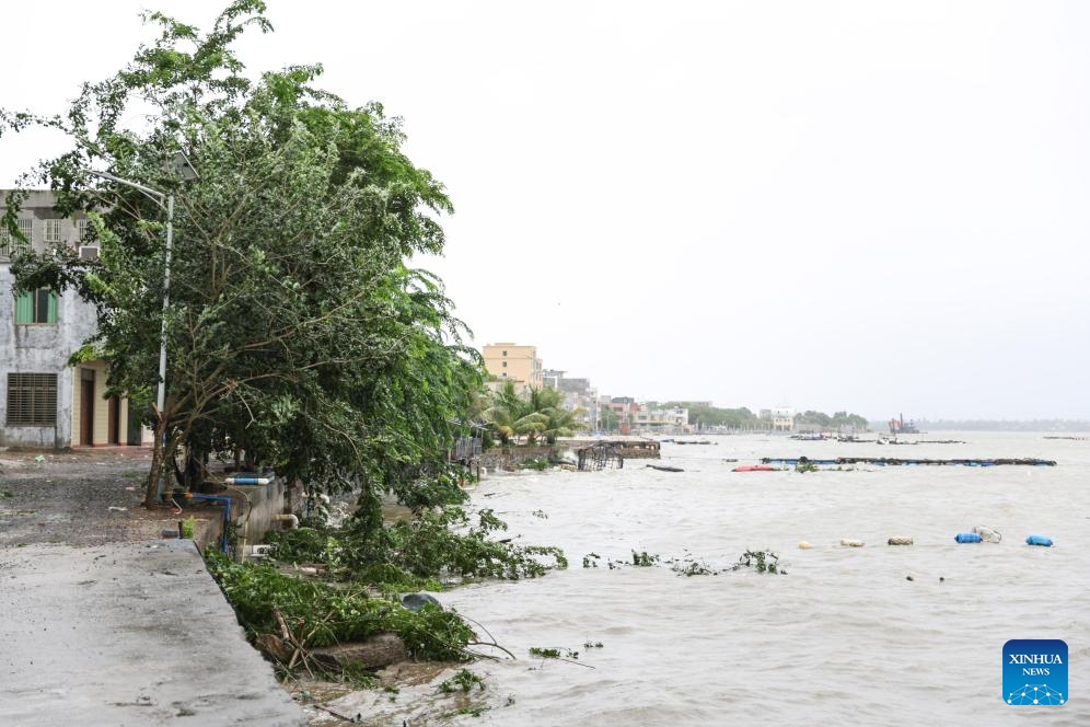 Siêu bão Yagi càn quét trên đảo Hải Nam, giao thông ngưng trệ- Ảnh 5.