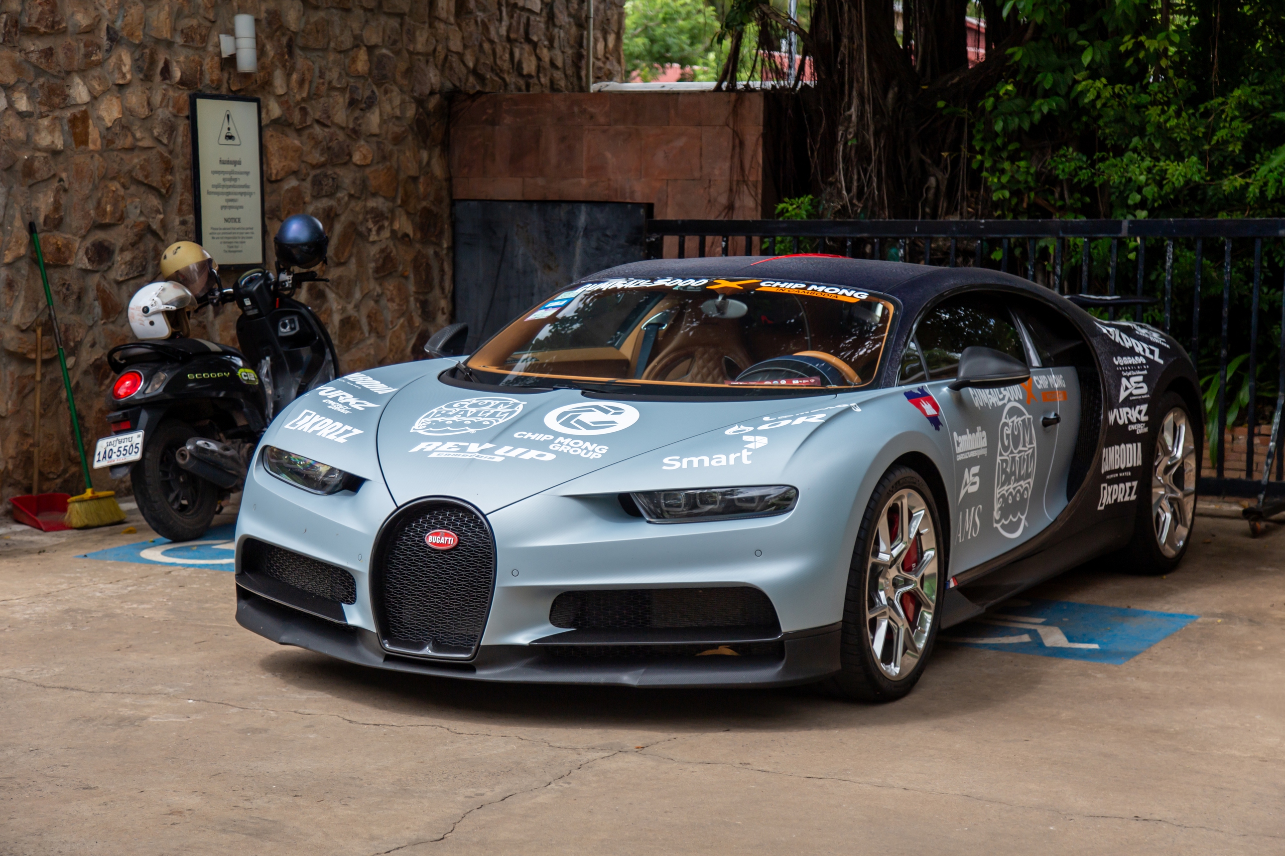 Bộ đôi Bugatti Chiron của đại gia Campuchia sẽ đến Việt Nam trong hành trình Gumball 3000- Ảnh 4.