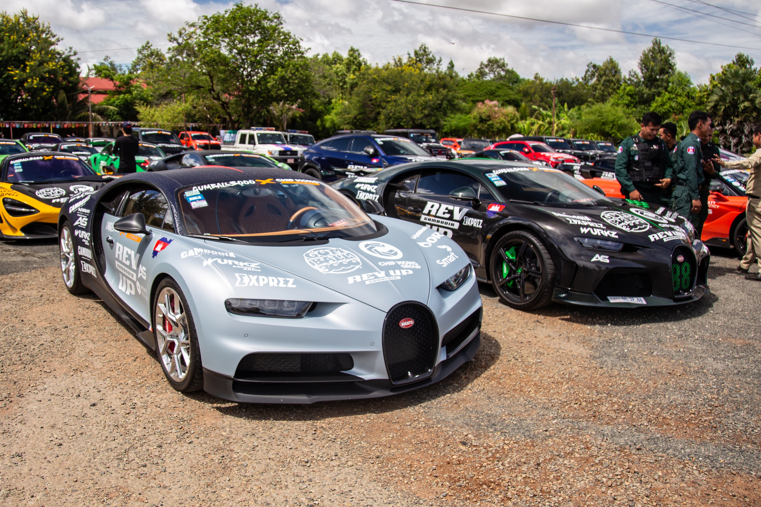 Bộ đôi Bugatti Chiron của đại gia Campuchia sẽ đến Việt Nam trong hành trình Gumball 3000- Ảnh 2.