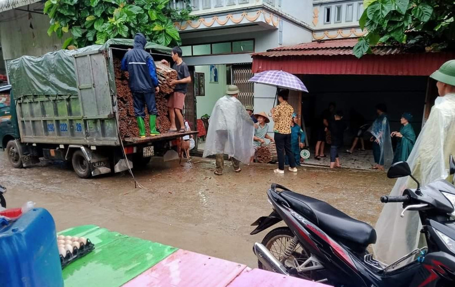 Mưa lớn khiến nhiều nơi ở Yên Bái, Sơn La bị ngập, khẩn trương di dời dân- Ảnh 3.