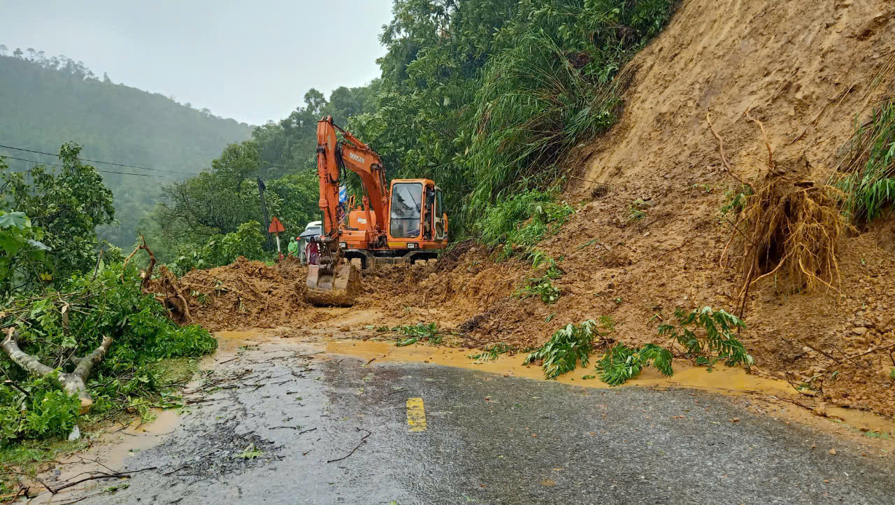 Khẩn trương đảm bảo giao thông thông suốt sau bão số 3- Ảnh 3.