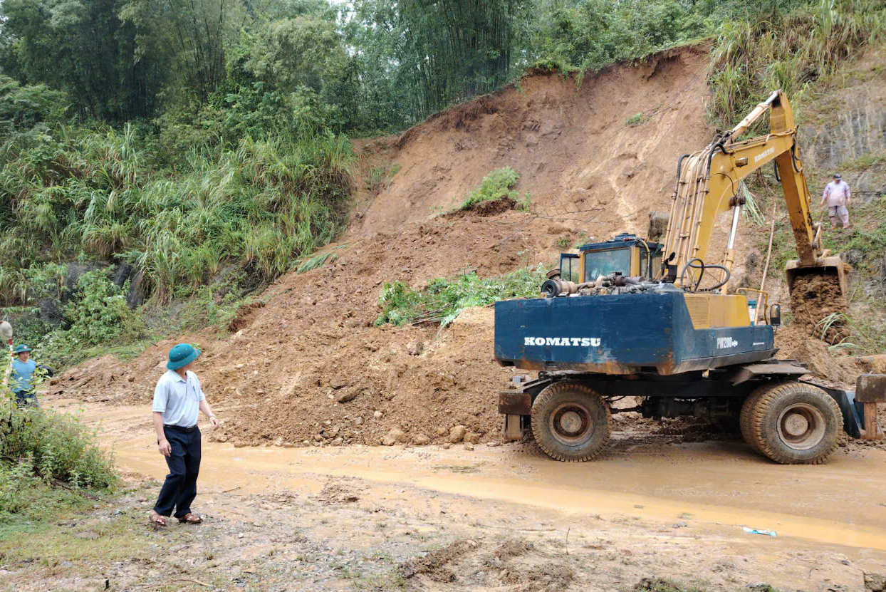 Cảnh báo những tuyến đường ở Thanh Hóa bị sạt lở, ngập nước sau bão- Ảnh 3.