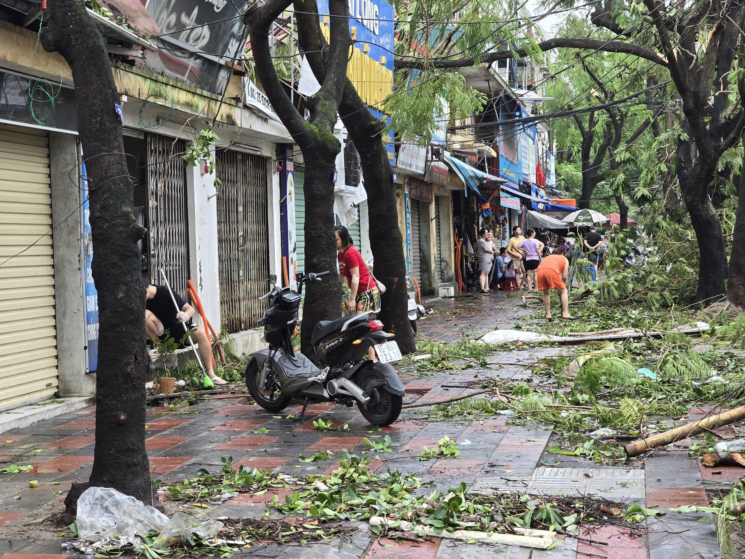 Tan hoang sau bão, Hải Phòng tập trung khôi phục xong toàn bộ giao thông vào ngày 9/9- Ảnh 5.