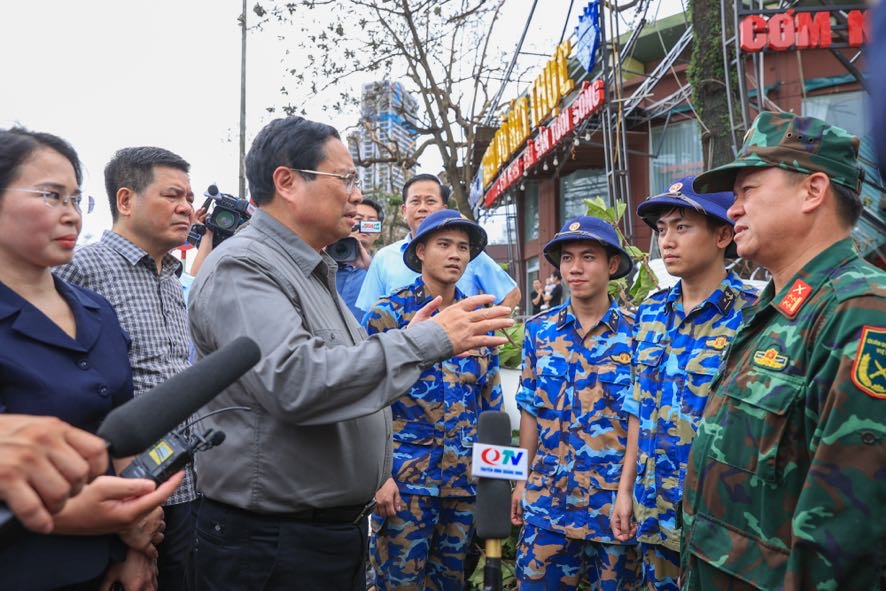 Thủ tướng về nơi tâm bão Quảng Ninh chỉ đạo khắc phục hậu quả- Ảnh 4.