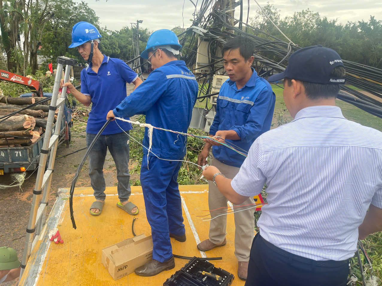 Khôi phục liên lạc hoàn toàn tại Quảng Ninh, Hải Phòng, VNPT miễn phí thuê bao vùng bão- Ảnh 3.