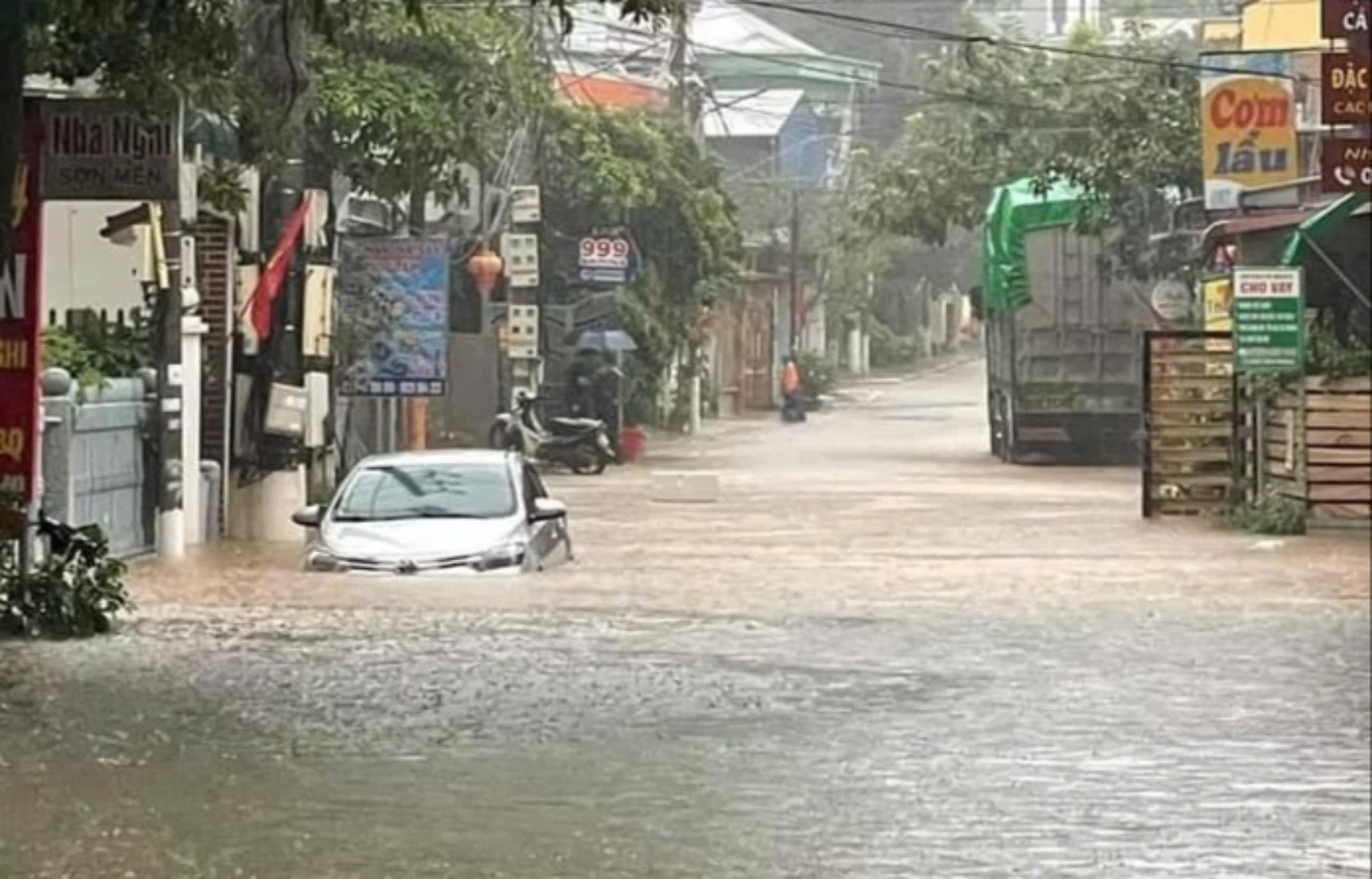 Mưa lớn khiến nhiều nơi ở Yên Bái, Sơn La bị ngập, khẩn trương di dời dân- Ảnh 5.