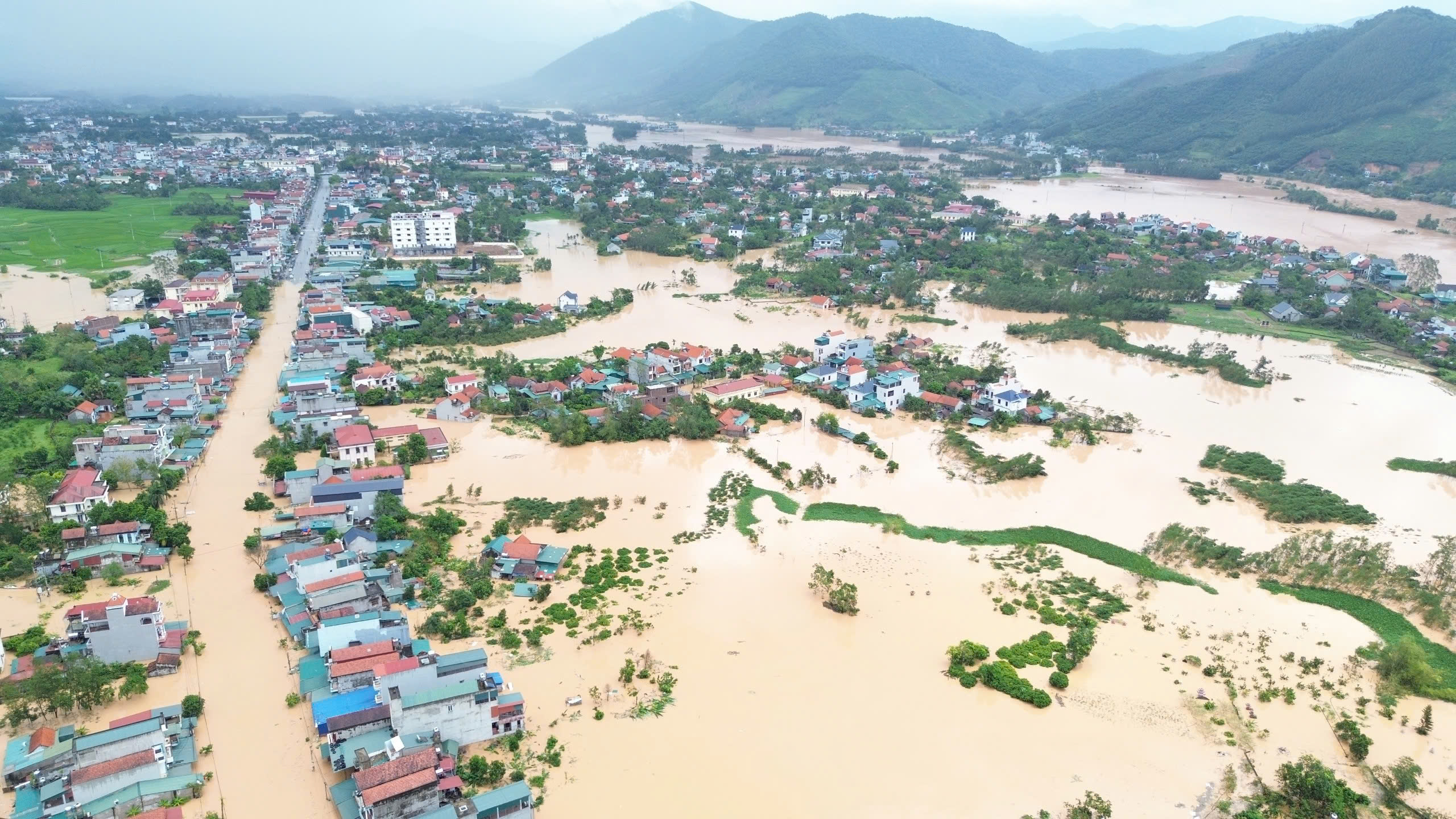 1 người mất tích, 4 người bị thương do mưa bão tại Bắc Giang- Ảnh 1.