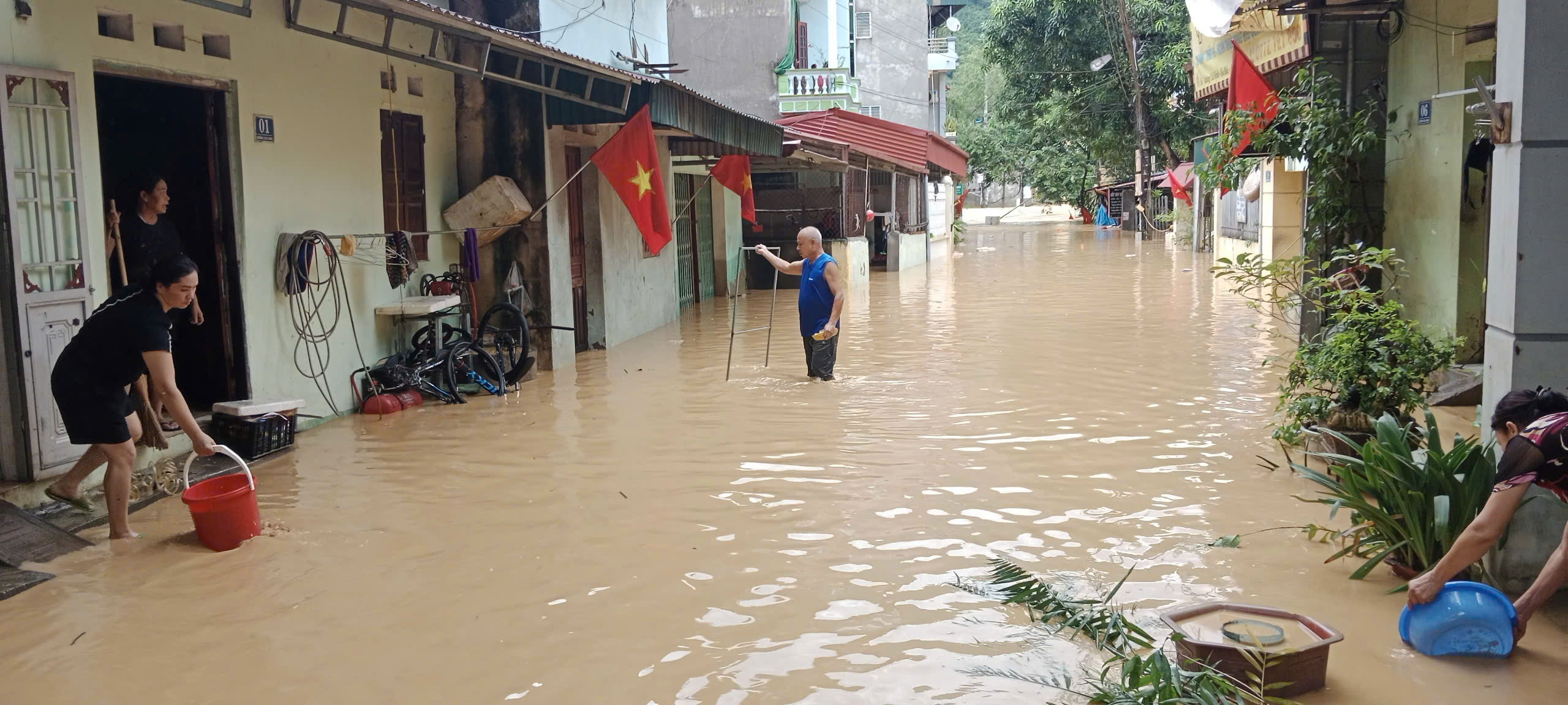 Người đàn ông tử vong do lở đất, nhiều nơi tại Lạng Sơn vẫn bị chia cắt sau bão- Ảnh 2.