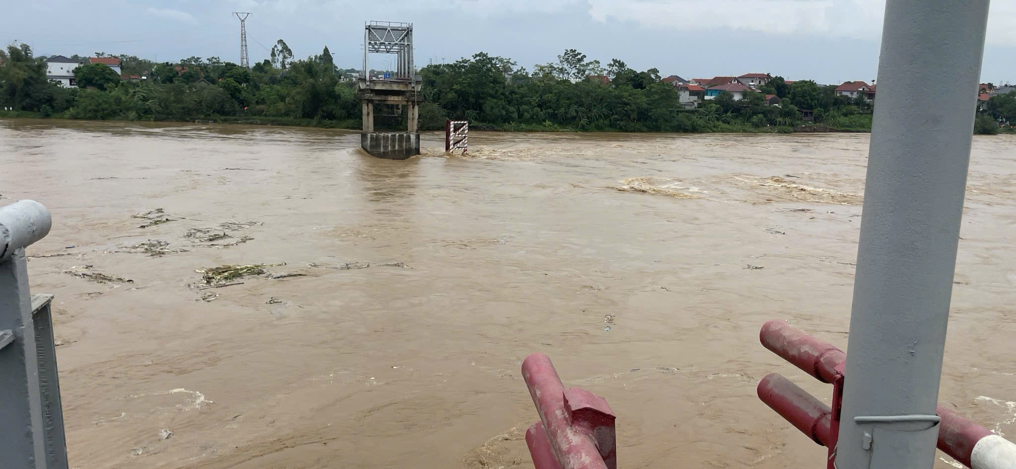 Cận cảnh hiện trường sập cầu Phong Châu ở Phú Thọ- Ảnh 8.