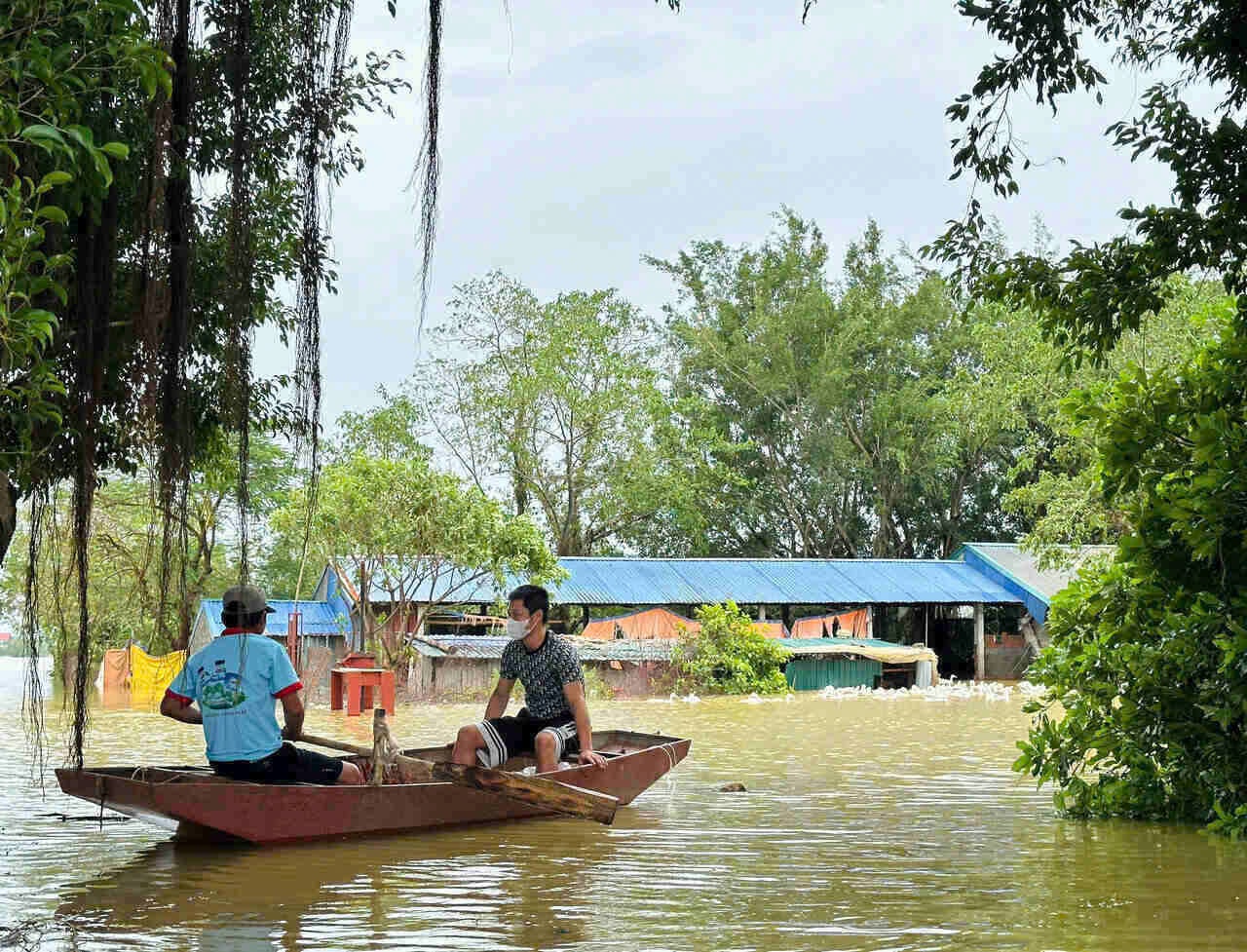 Ngập sâu ở Hoài Đức, Quốc Oai, phương tiện đi hướng nào cho an toàn, thuận tiện?- Ảnh 1. Ngập sâu ở Hoài Đức, Quốc Oai, phương tiện đi hướng nào cho an toàn, thuận tiện?- Ảnh 1.