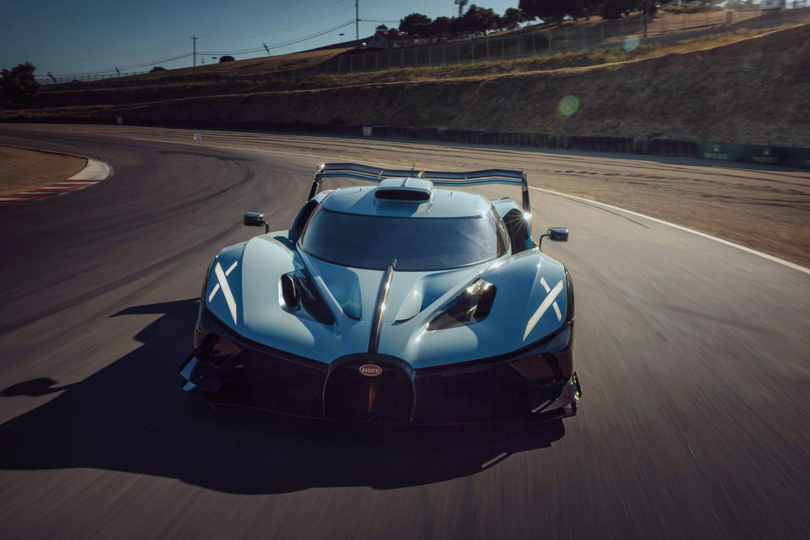 Bugatti Bolide chinh phục đường đua Laguna Seca để tri ân huyền thoại Type 35- Ảnh 4. Bugatti Bolide chinh phục đường đua Laguna Seca để tri ân huyền thoại Type 35- Ảnh 4.