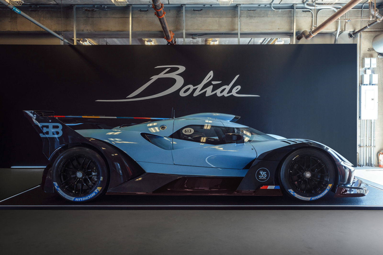 Bugatti Bolide chinh phục đường đua Laguna Seca để tri ân huyền thoại Type 35- Ảnh 6. Bugatti Bolide chinh phục đường đua Laguna Seca để tri ân huyền thoại Type 35- Ảnh 6.