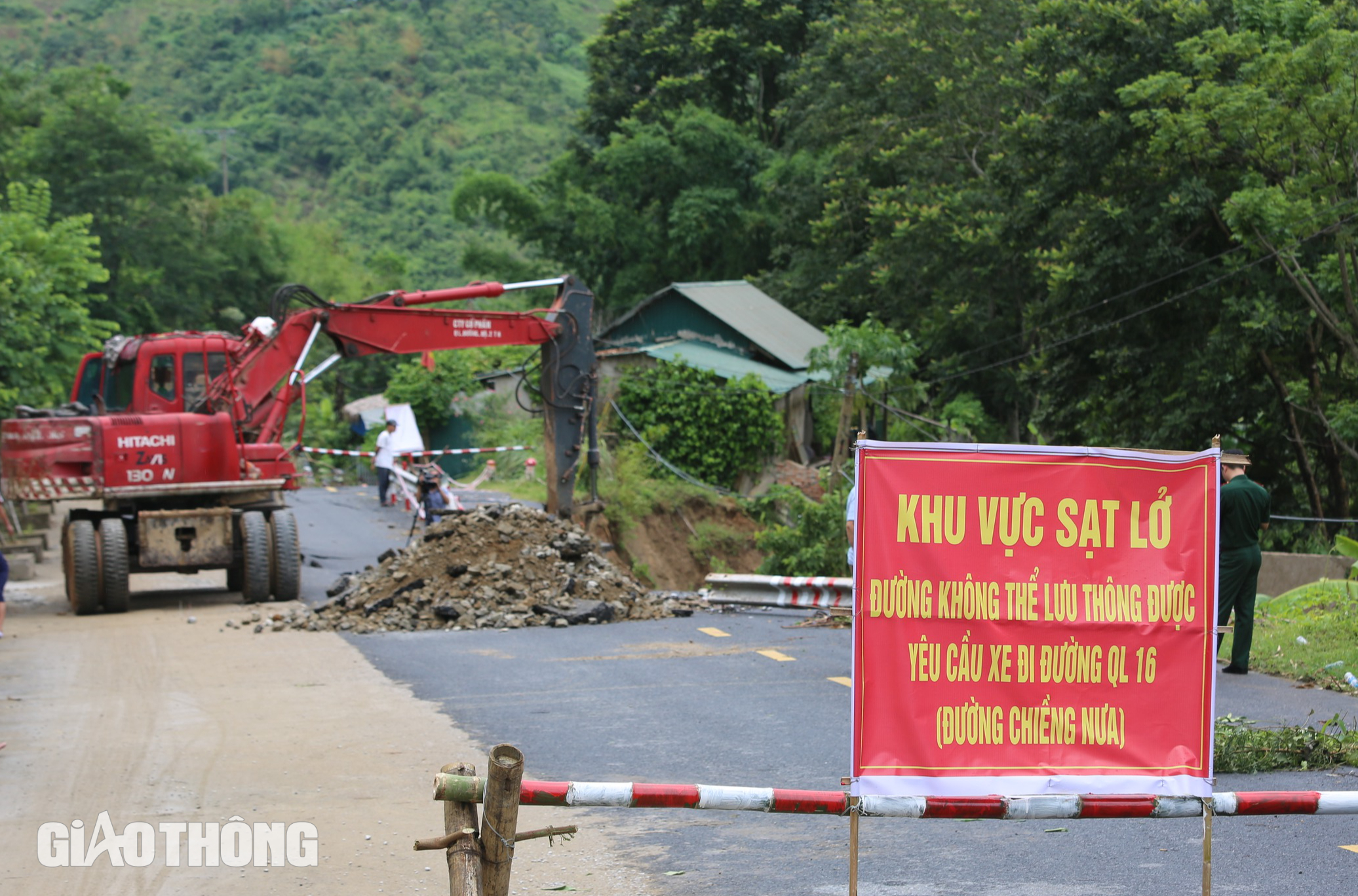 Cận cảnh tuyến QL15C lên Mường Lát sụt lún, nguy cơ bị đứt gãy- Ảnh 11.