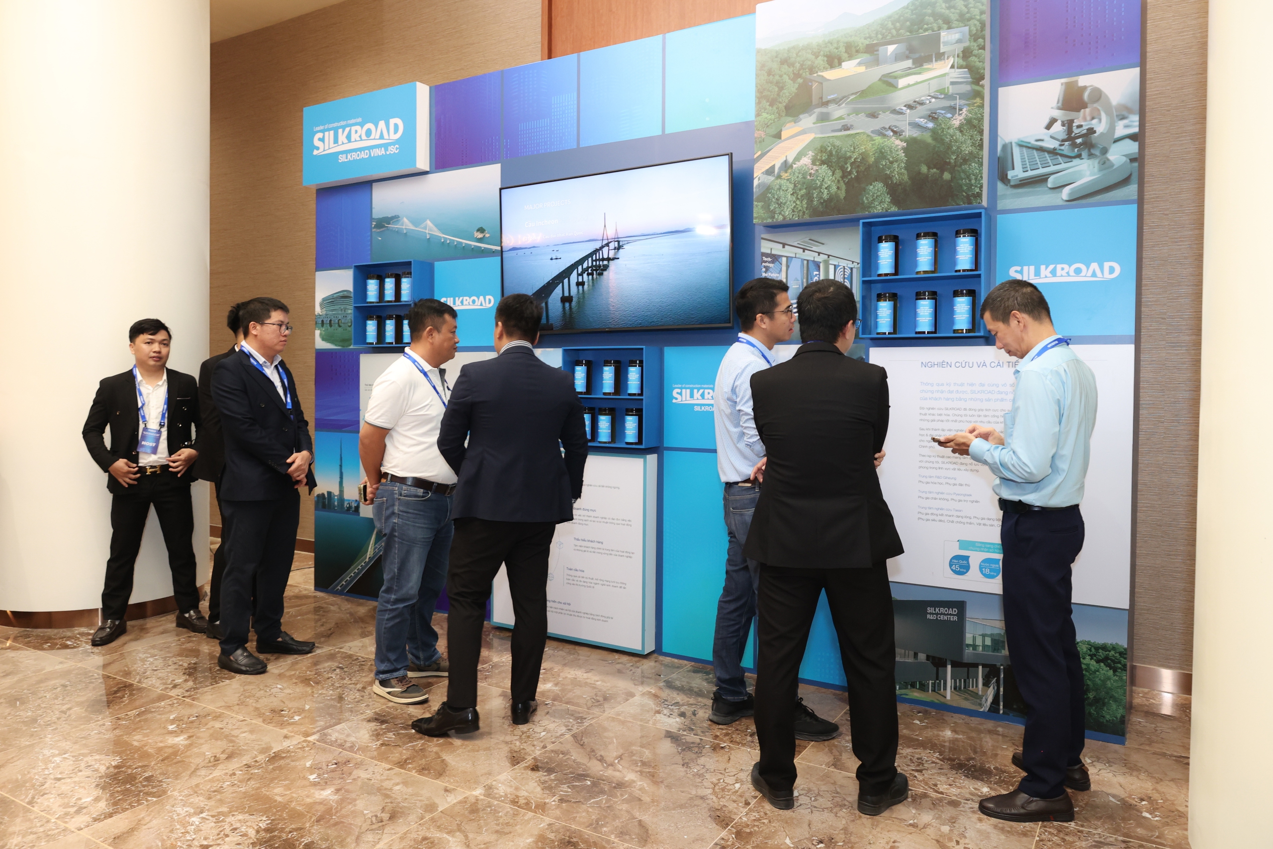 Gần 400 doanh nghiệp tham dự "Hội thảo Kỹ thuật Phụ gia bê tông" của SILKROAD VINA JSC- Ảnh 2.