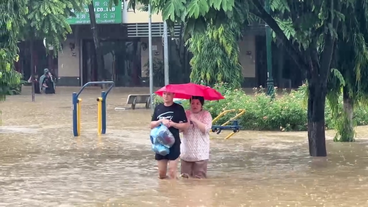 Nước Sông Hồng tiếp tục dâng cao, nhiều nơi ở Lào Cai bị cô lập- Ảnh 8.