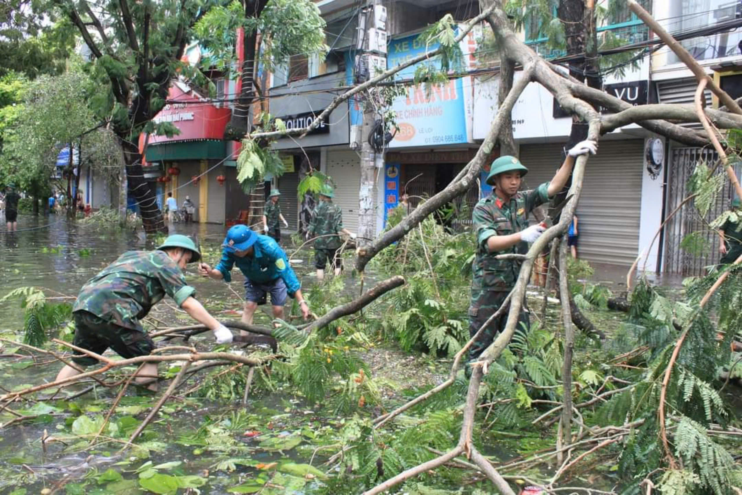 Hải Phòng: Các lực lượng vũ trang tham gia khắc phục hậu quả bão số 3- Ảnh 1. Hải Phòng: Các lực lượng vũ trang w88 luxury link w88 khắc phục hậu quả bão số 3- Ảnh 1.