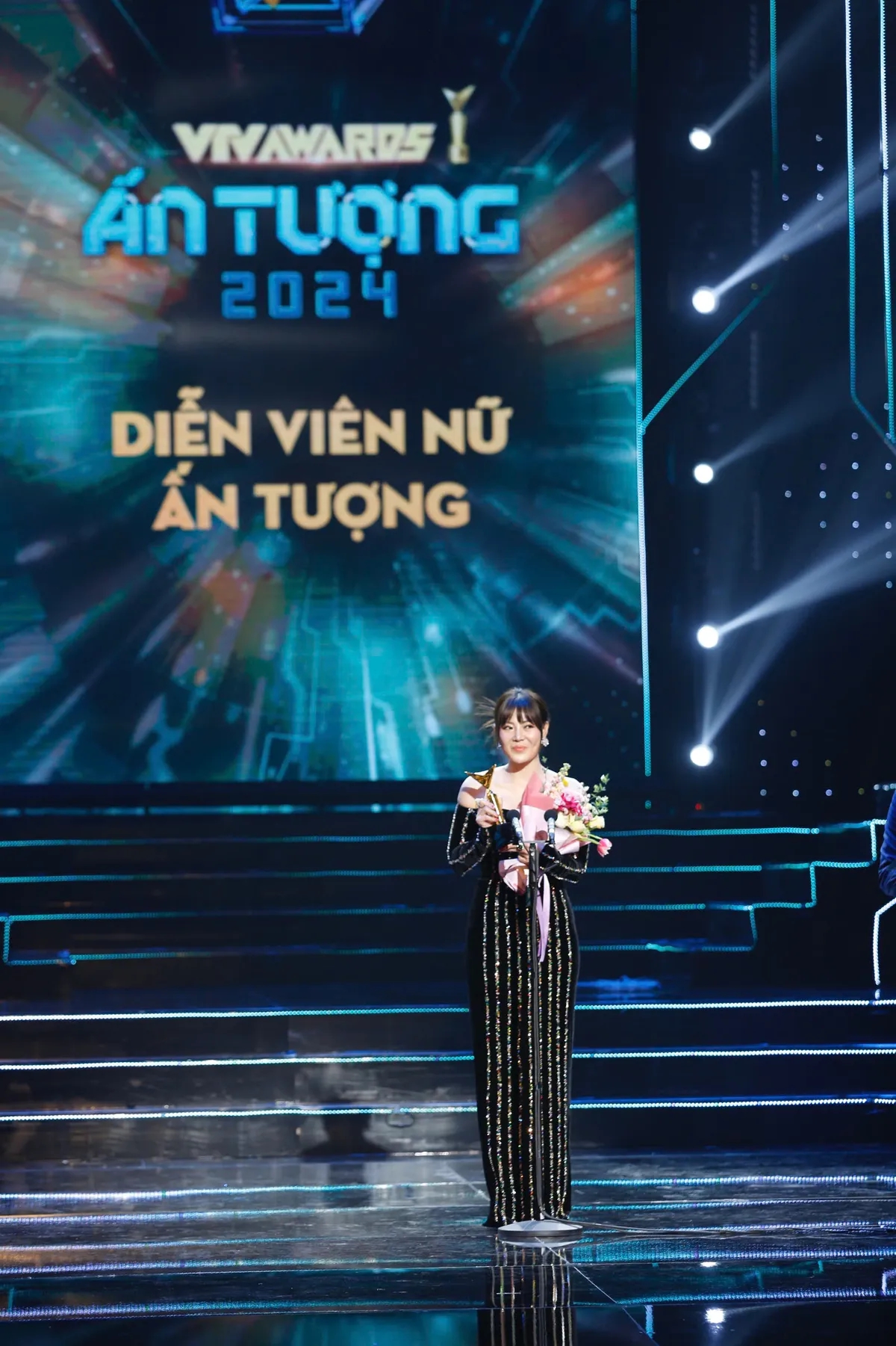 Diễn viên Thanh Hương, Duy Hưng chiến thắng ở giải thưởng VTV Awards- Ảnh 1.