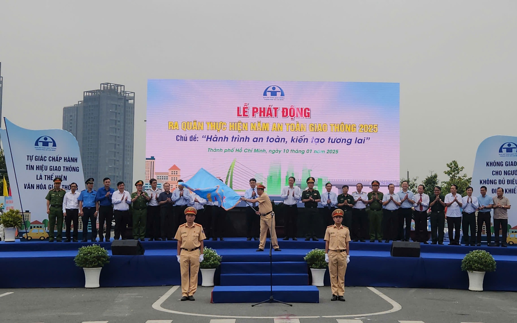 Vui xuân, đón Tết từ 'Hành trình an toàn, kiến tạo tương lai' tại TP.HCM