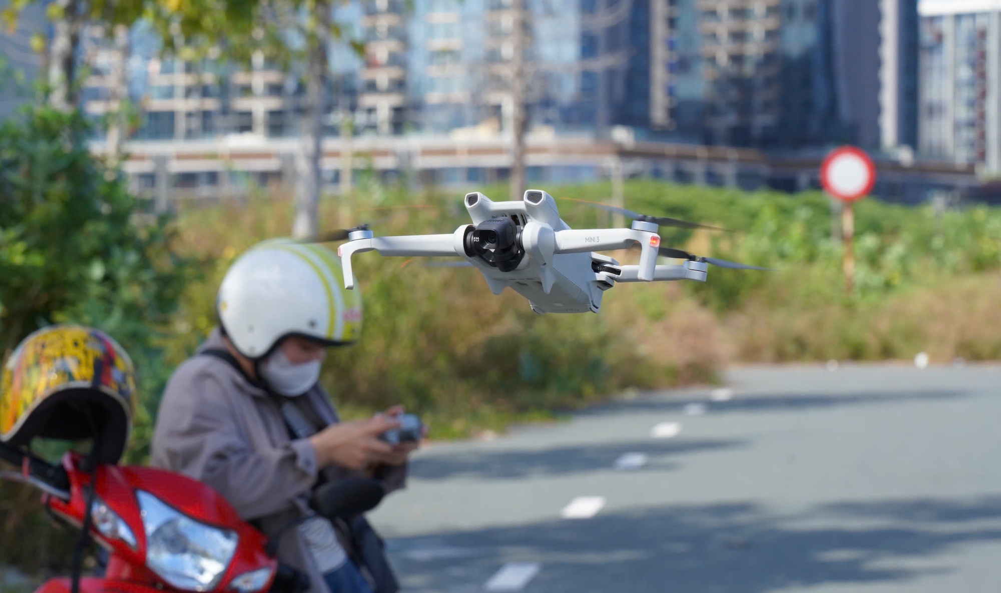 Tiến sĩ 8X thắng giải 2 tỷ đồng với luận án về an toàn xe tự lái, drone- Ảnh 2.