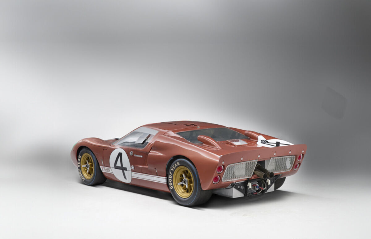 Xế cổ Ford GT40 Mk II lên sàn, giá từ 11 triệu USD- Ảnh 3.