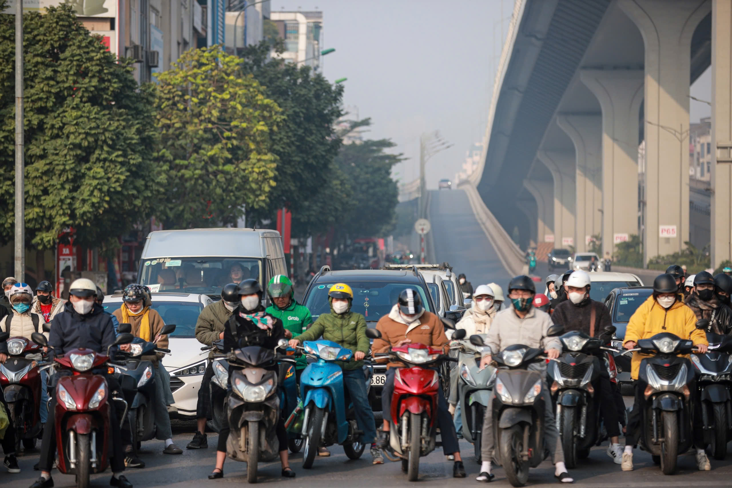 Cục CSGT: Vượt đèn đỏ giảm rõ rệt, hơn 1,2 vạn tài xế bị trừ điểm bằng lái- Ảnh 1.