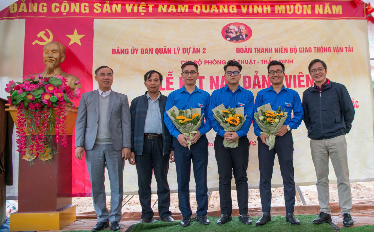 Đoàn Bộ GTVT nhận Cờ thi đua xuất sắc của Đoàn khối các cơ quan Trung ương- Ảnh 2.