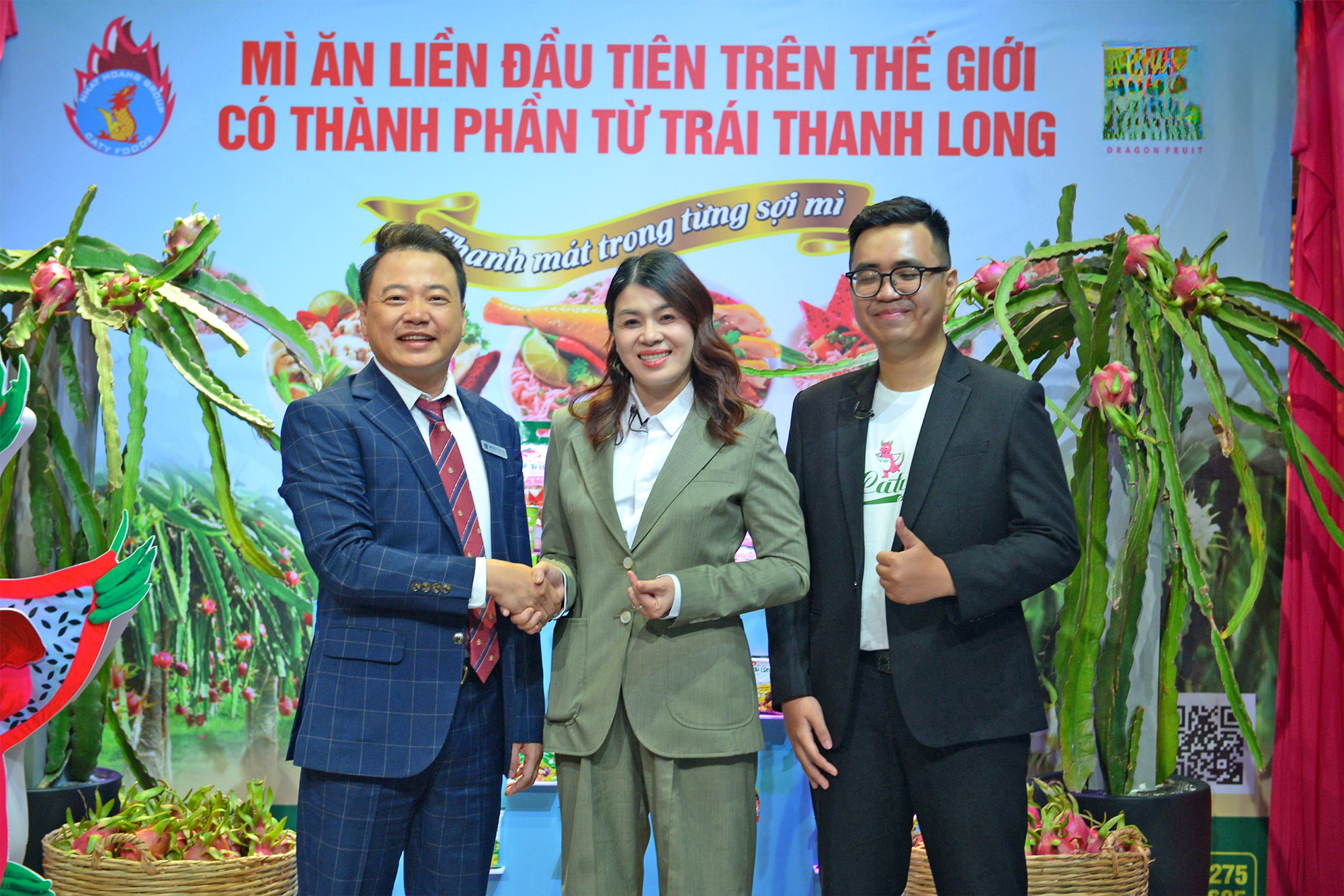 Bí kíp làm mì tôm thanh long thu trăm tỷ- Ảnh 2.