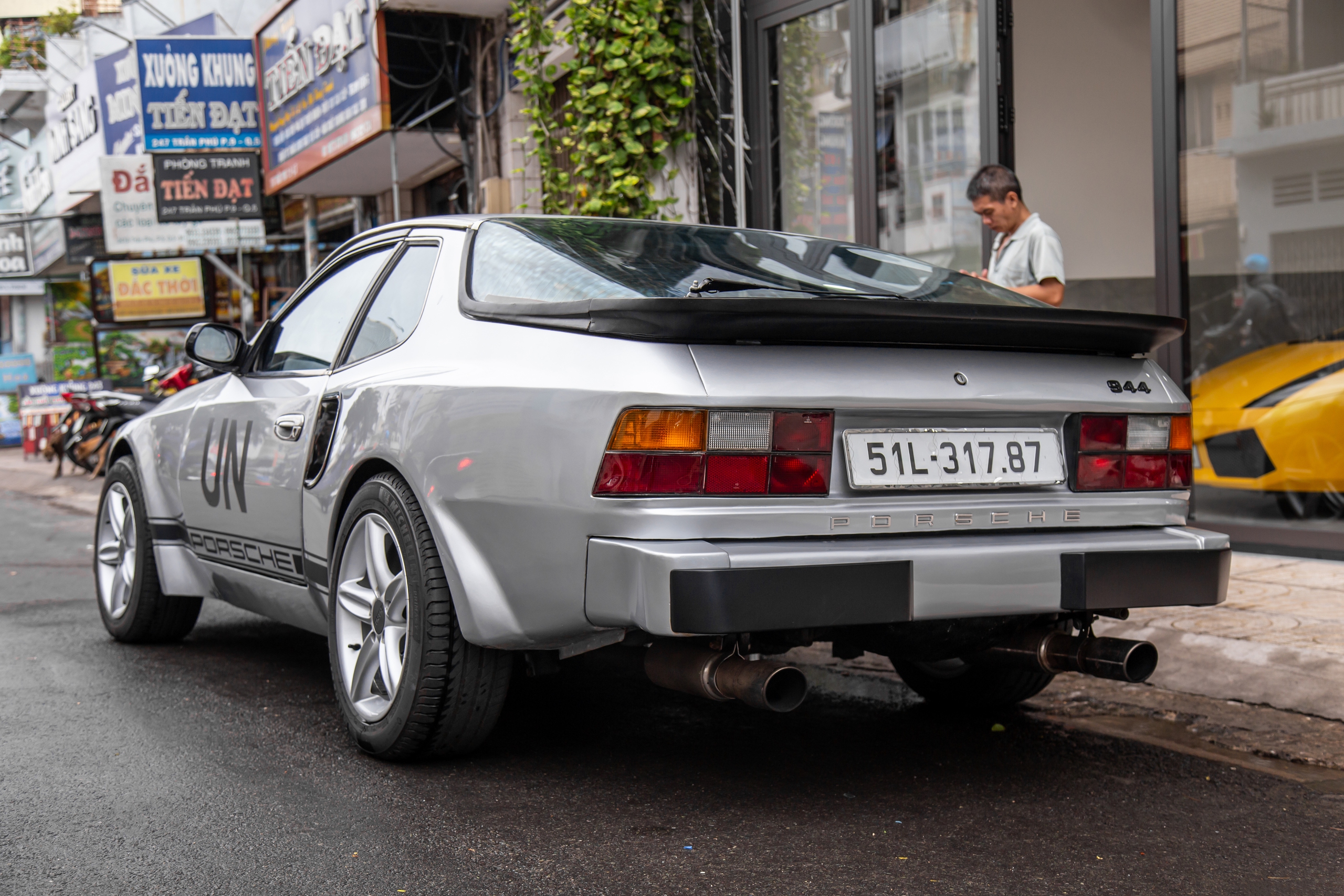 'Xế độc' Porsche 944 của ông Đặng Lê Nguyên Vũ- Ảnh 5.