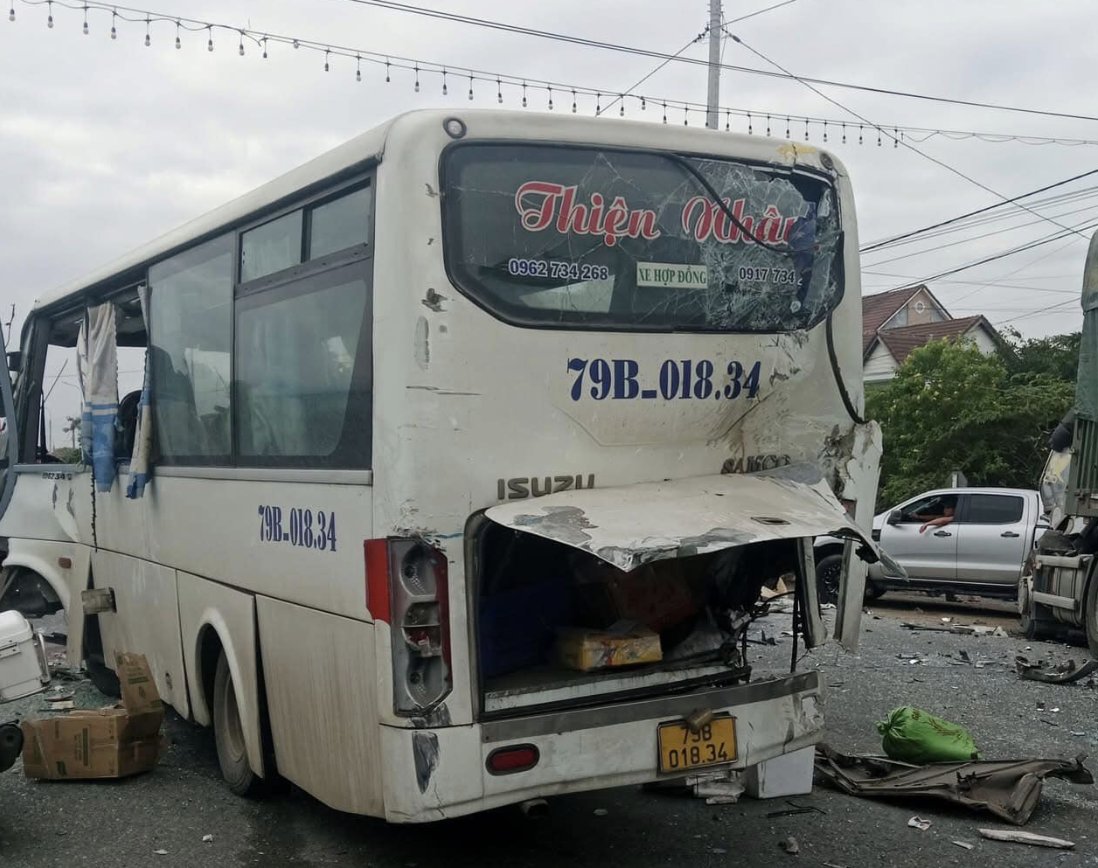 Tai nạn liên hoàn trên quốc lộ 1: Các phương tiện có còn hạn kiểm định?- Ảnh 1.