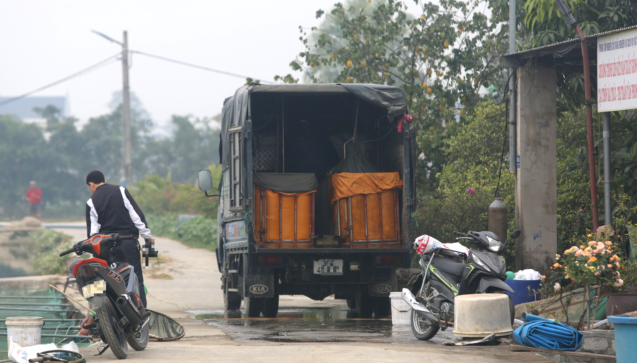 Làng sản xuất "phương tiện" cho ông Công, ông Táo hối hả thu hoạch- Ảnh 11.