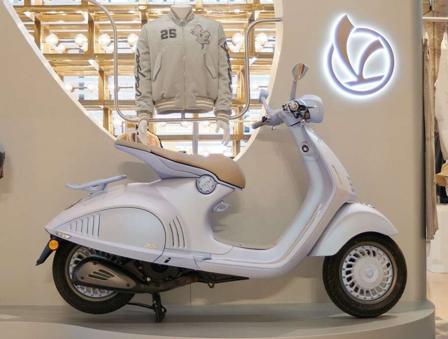 Vespa 946 có thêm phiên bản Tết Ất Tỵ 2025- Ảnh 2.