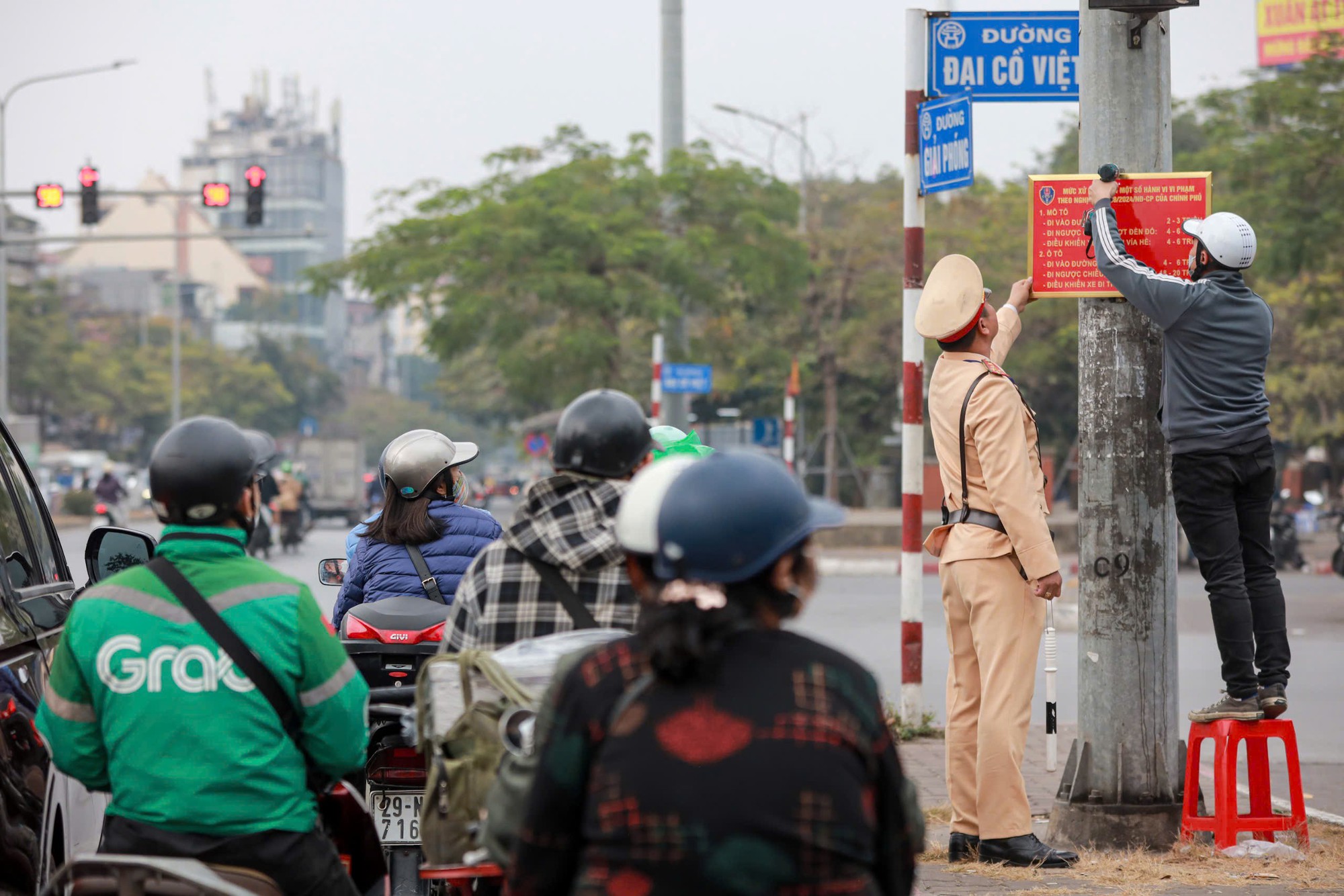 Hà Nội: Lắp biển tuyên truyền mức phạt theo Nghị định 168 tại 58 nút giao- Ảnh 1.