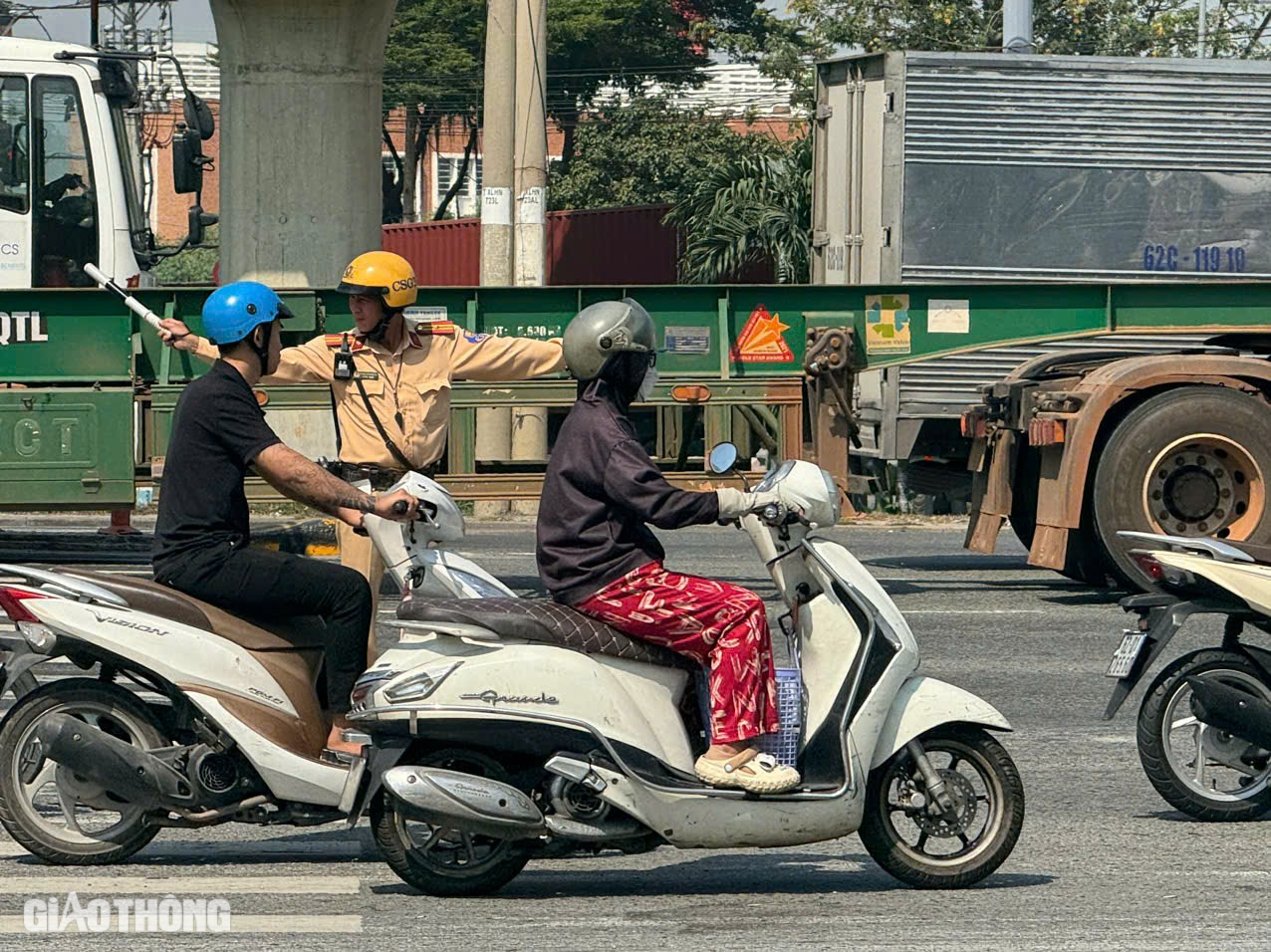 Hàng ngàn xe con đổ về cao tốc, giao thông phía Đông TP.HCM ùn ứ nặng- Ảnh 13.