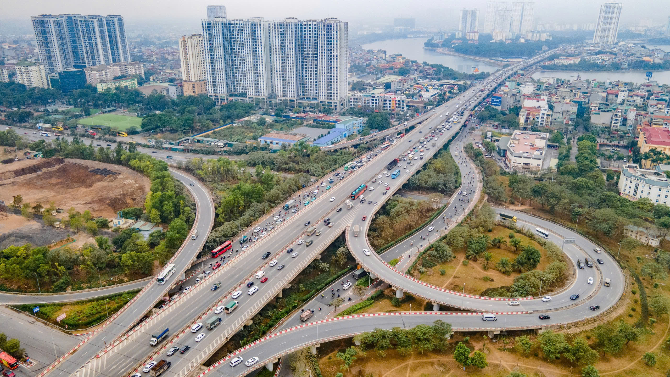 Hà Nội: Giao thông giảm nhiệt ngày đầu nghỉ tết Nguyên đán Ất Tỵ- Ảnh 11.