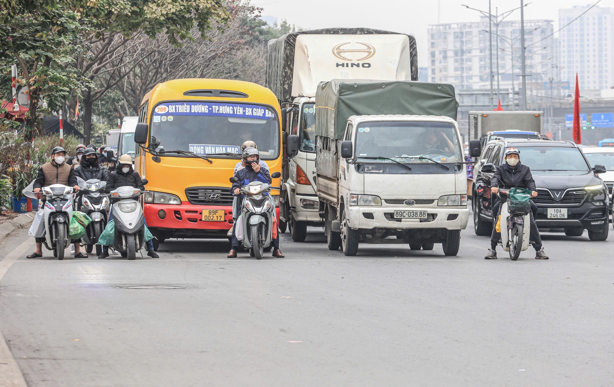 Hà Nội: Giao thông giảm nhiệt ngày đầu nghỉ tết Nguyên đán Ất Tỵ- Ảnh 9.