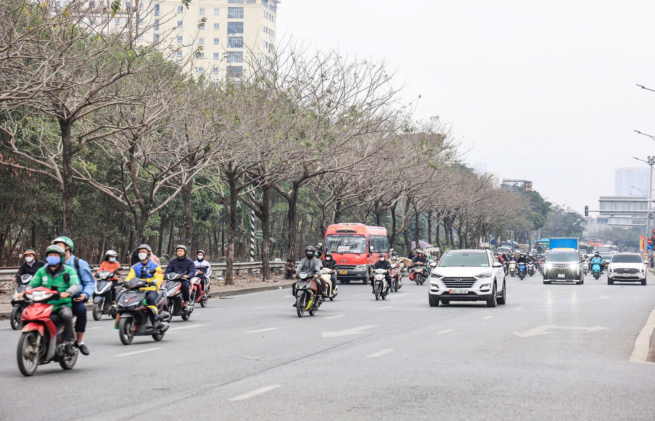 Hà Nội: Giao thông giảm nhiệt ngày đầu nghỉ tết Nguyên đán Ất Tỵ- Ảnh 10.