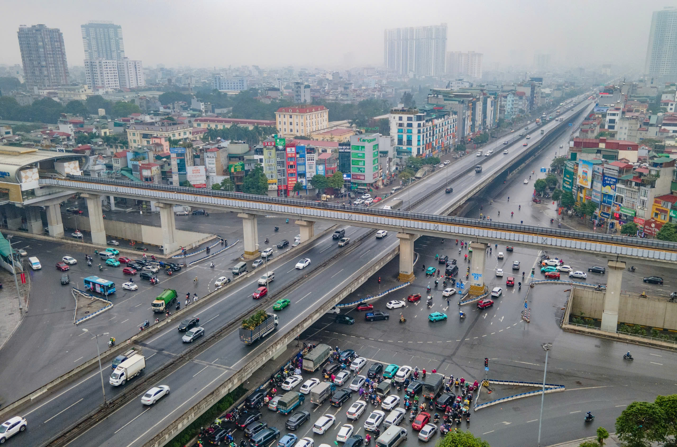 Hanoi : Les véhicules autorisés à tourner à droite à 80 intersections à partir du 27 janvier - Photo 1. Hà Nội: Cho phép phương tiện rẽ phải tại 80 nút giao thông từ 27/1- Ảnh 1.