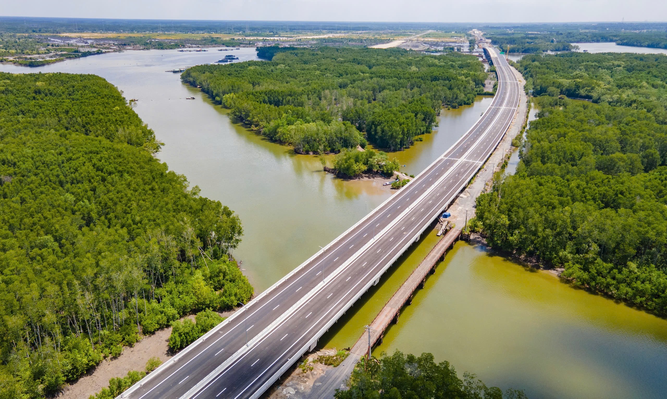 Ajustement du délai d'achèvement de l'autoroute Ben Luc - Long Thanh à septembre 2026 - Photo 1. Điều chỉnh thời gian hoàn thành cao tốc Bến Lức - Long Thành đến tháng 9/2026- Ảnh 1.