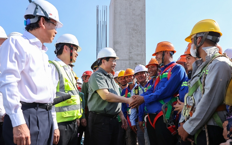 Thủ tướng: Không để người lao động 'cô đơn trên công trường', thiếu tiền ăn Tết