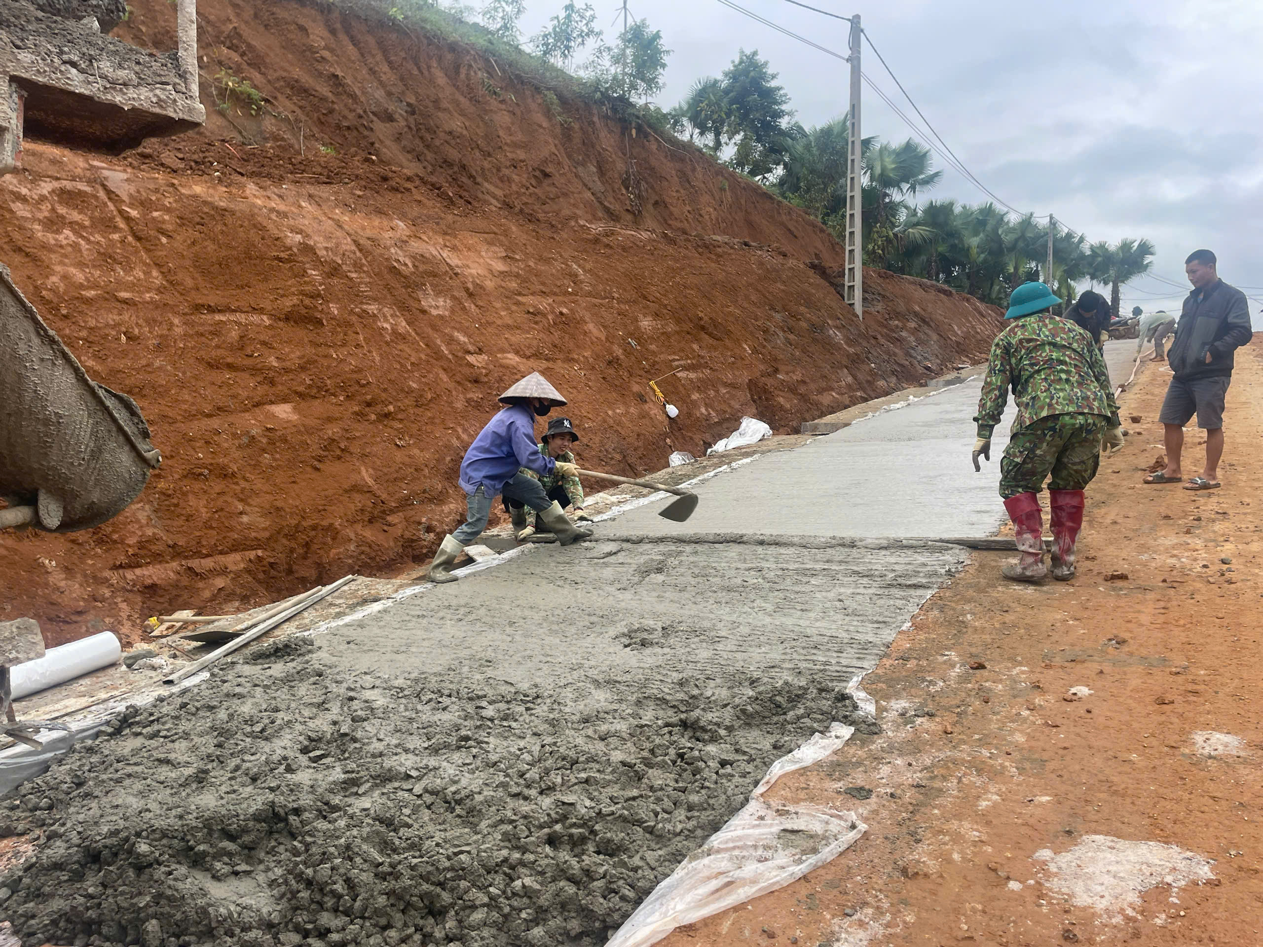 Xuân trên những bản làng “sự sống nảy nở từ cái chết”- Ảnh 8.