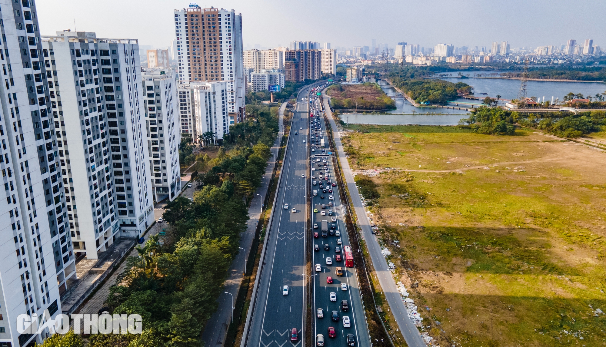 Cao tốc Pháp Vân - Cầu Giẽ ùn ứ kéo dài chiều mùng 3 Tết- Ảnh 4.